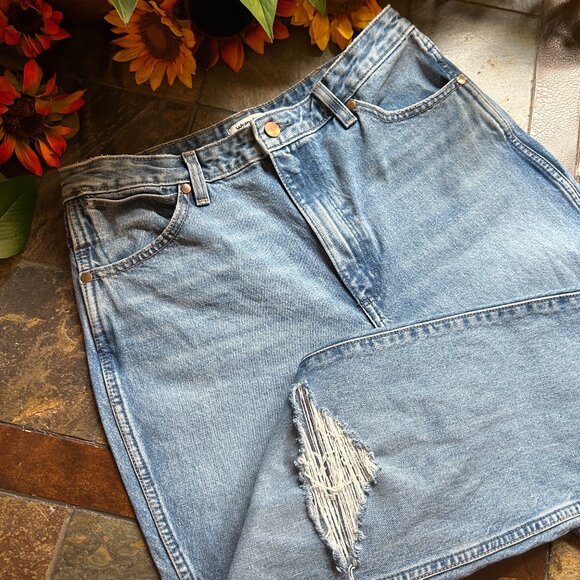 Wrangler Wild West 603 Destructed Straight-leg Jeans (30W x 28L) - Picture 5 of 15